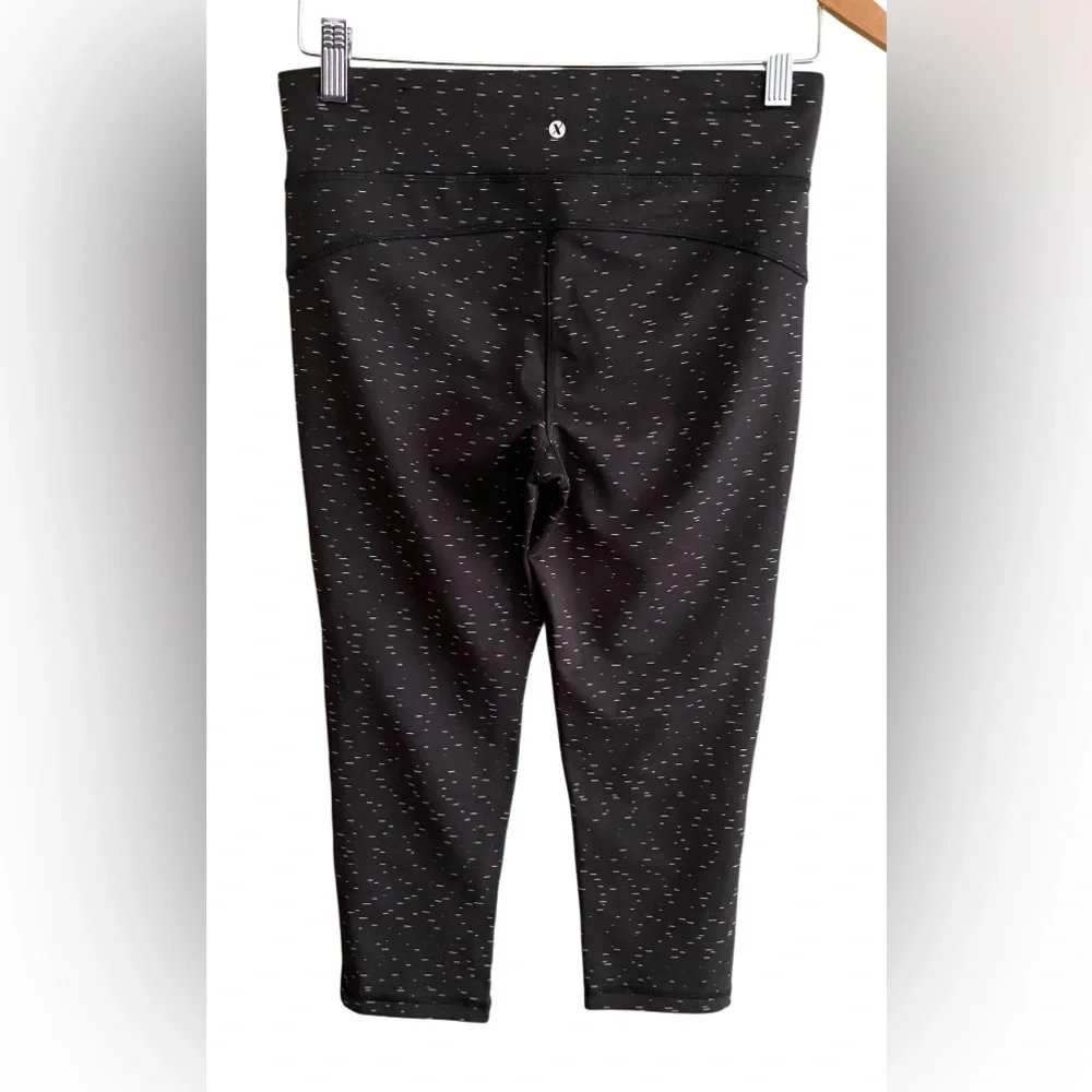 Xersion: Black Forted Capris Leggings with Brushed White Detail